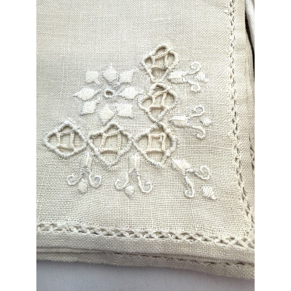 8 sets of Napkins white cream crochet linen embroidered - Picture 3 of 16